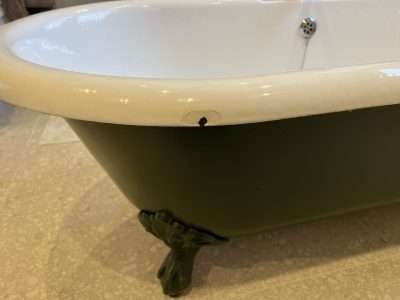 Enamelled Cast Iron Bath Tub Repair Scaled | Large rusty chip on the bath edge