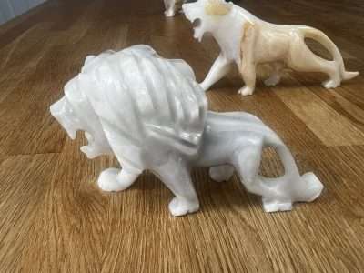 Repair Of Broken Onyx Statuettes Scaled | Closeup 3